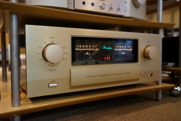 ACCUPHASE E-600